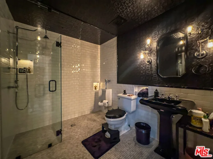 1037 N Laurel Avenue #10 photo 16