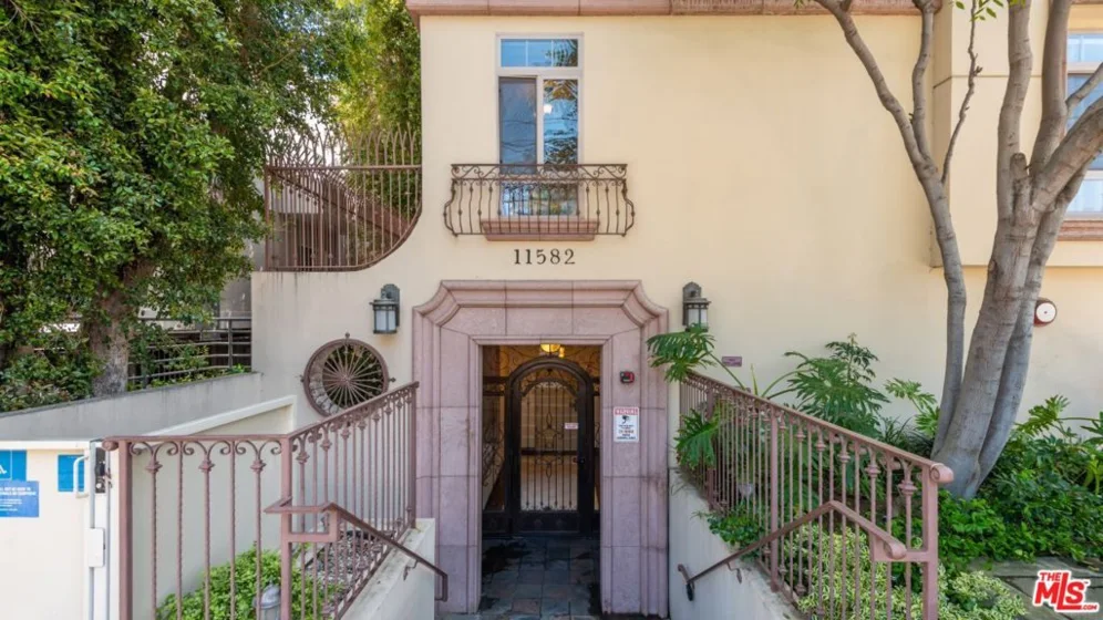 11582 Moorpark Street #104 photo 21