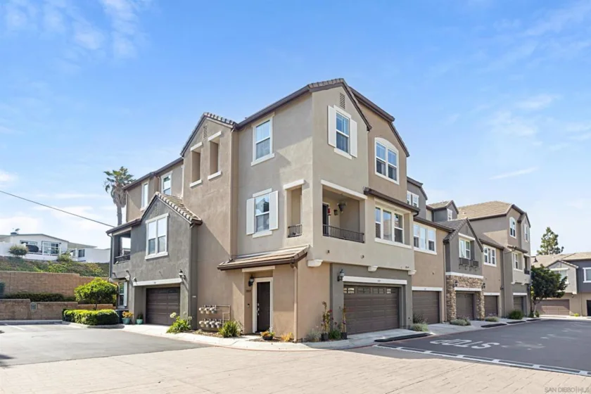 1809 Clare Lane photo 1