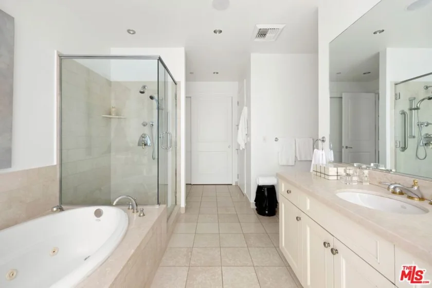 10727 Wilshire Boulevard #1001 photo 14