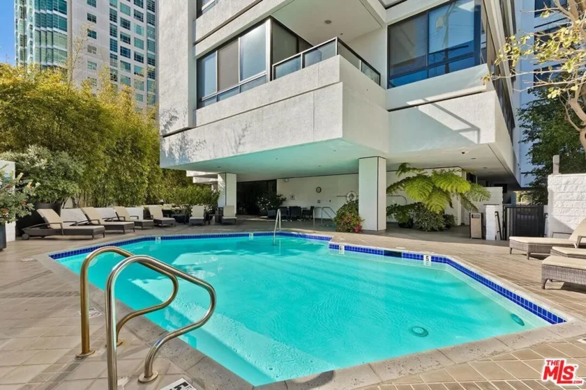 10350 Wilshire Boulevard #1102 photo 26