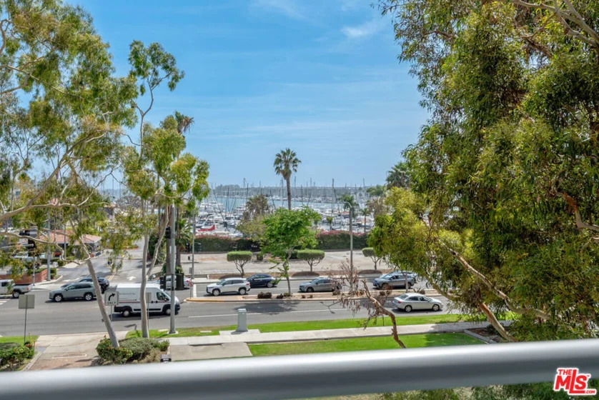 13700 Marina Pointe Drive #305 photo 6