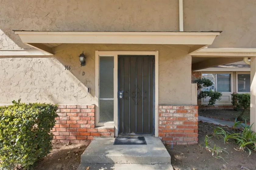 916 Amistad Court #D photo 3