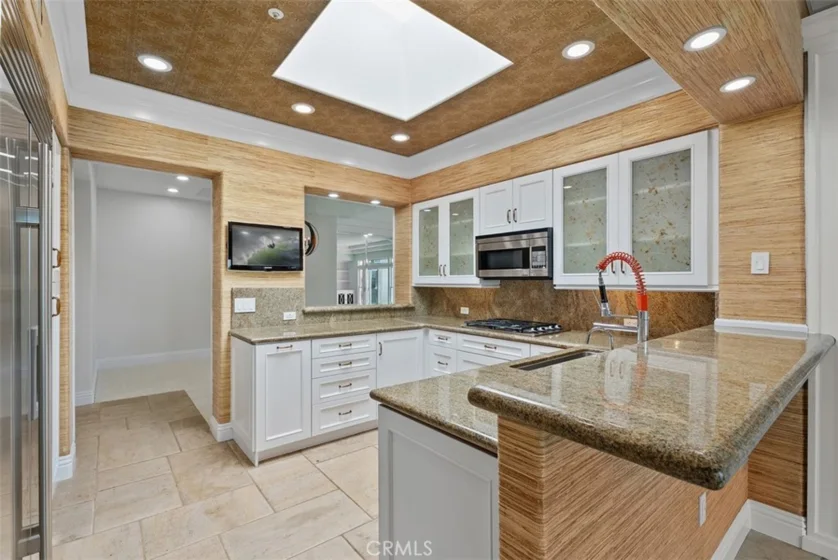 2600 Newport photo 11