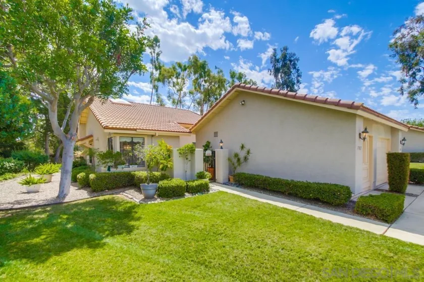 17827 Avenida Alozdra photo 1