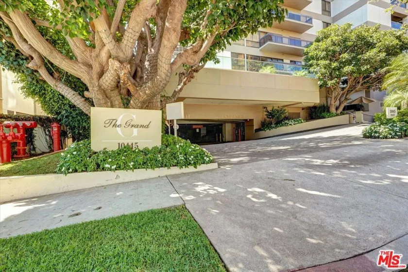 10445 Wilshire Boulevard #504 photo 39