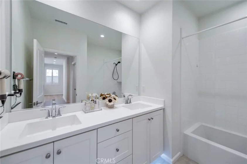 105 Breakwater photo 28
