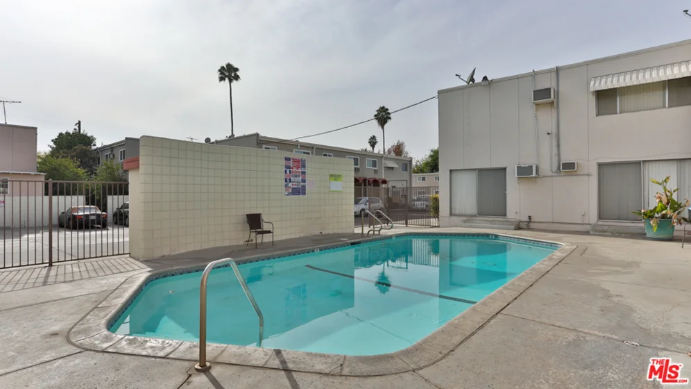 7135 N Coldwater Canyon Avenue #9 photo 1
