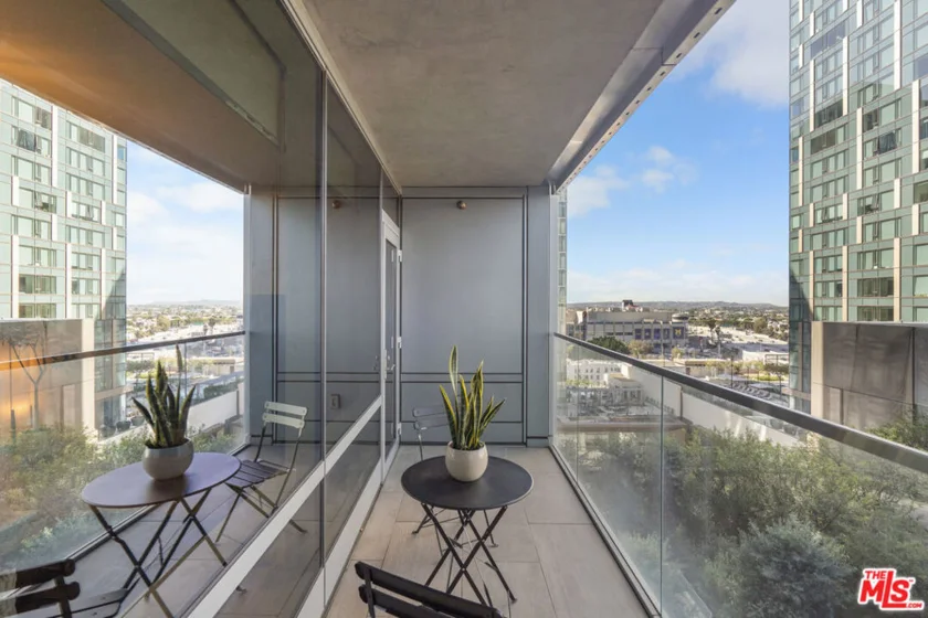 877 Francisco Street #1116 photo 5
