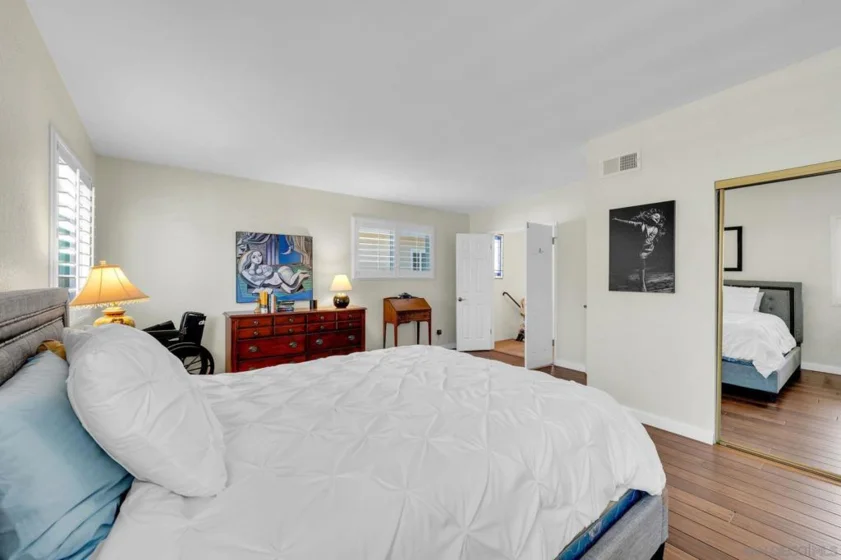 255 Daisy Avenue photo 16