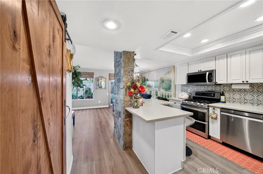 9522 Linda Ln photo 6