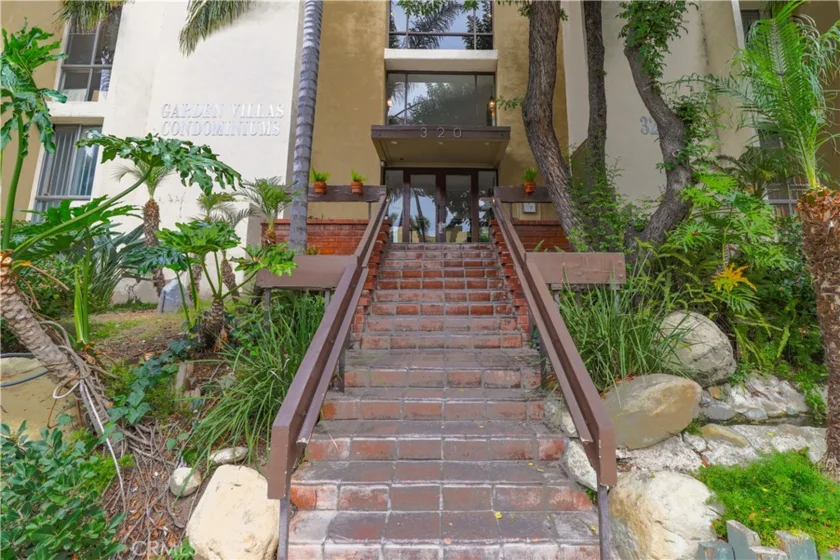 320 S Ardmore Avenue #102 photo 1