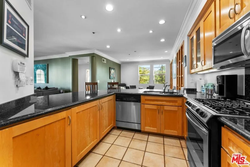 850 N Croft Avenue #302 photo 12