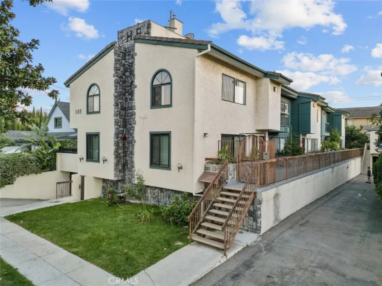 808 E Harvard Street #B photo 1