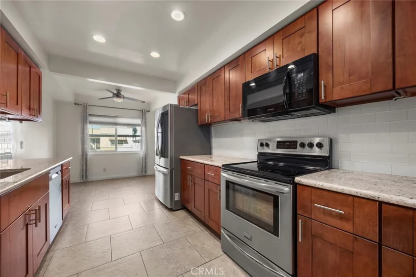 1635 E Ocean #D2 photo 35