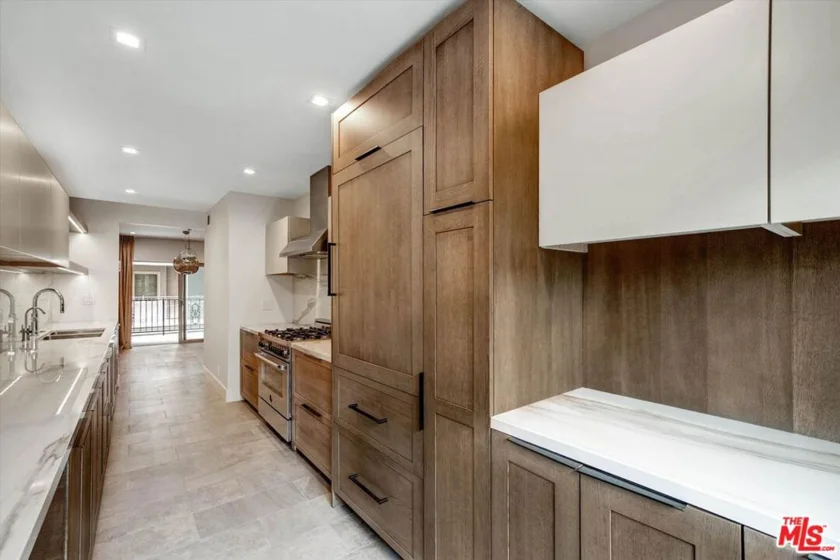 439 N Doheny Drive #204 photo 16