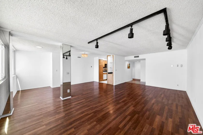 540 Kelton Avenue #402 photo 31