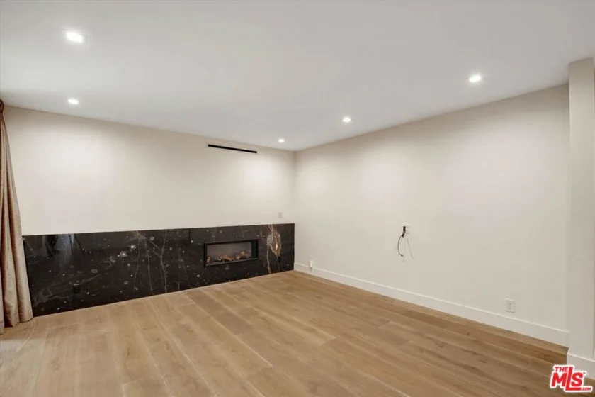 439 N Doheny Drive #204 photo 7