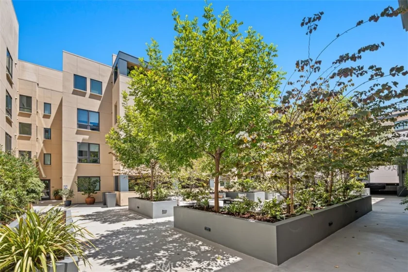 39 S Los Robles Avenue #6020 photo 25
