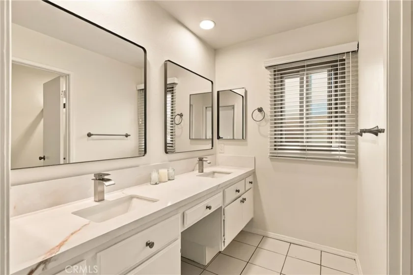 6716 Clybourn photo 24