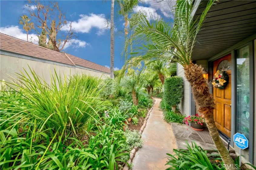 6168 Avenue Juan Diaz photo 1