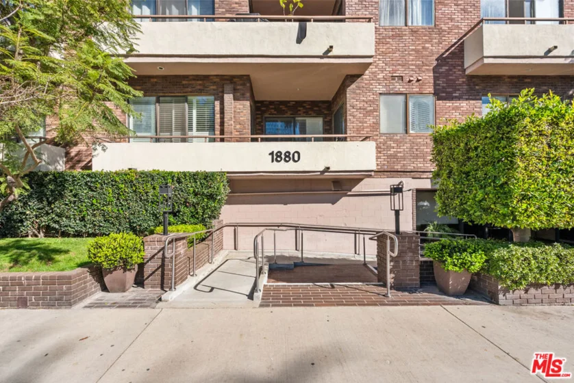 1880 Veteran Avenue #306 photo 33