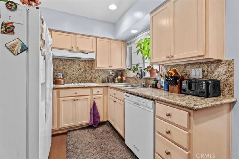 15248 Dickens Street #205 photo 5