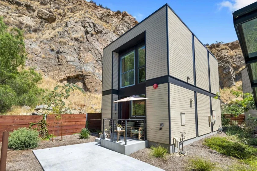 8270 High Street photo 1