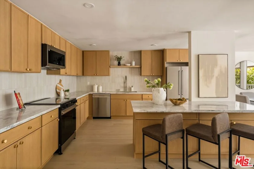 848 N Kings Road #208 photo 5