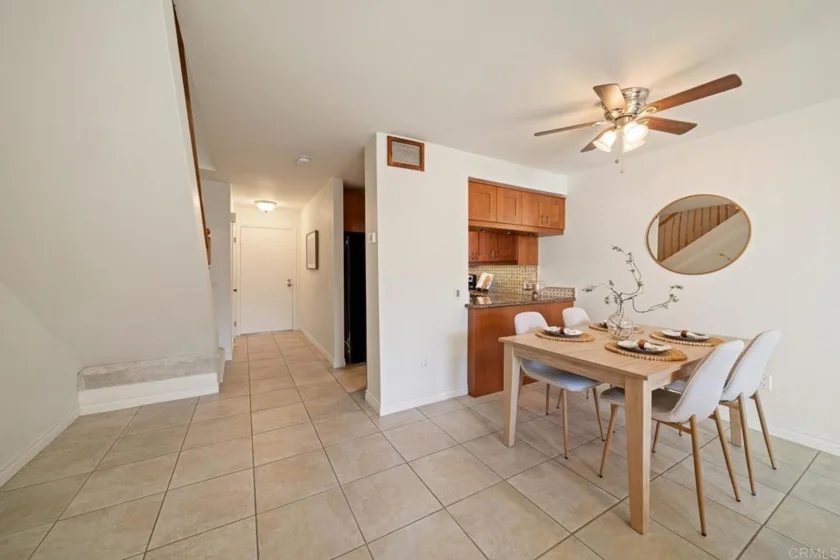 542 Beverly Place photo 8