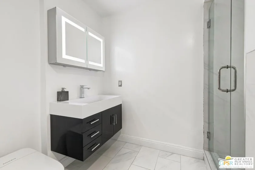 848 N Kings Road #102 photo 26