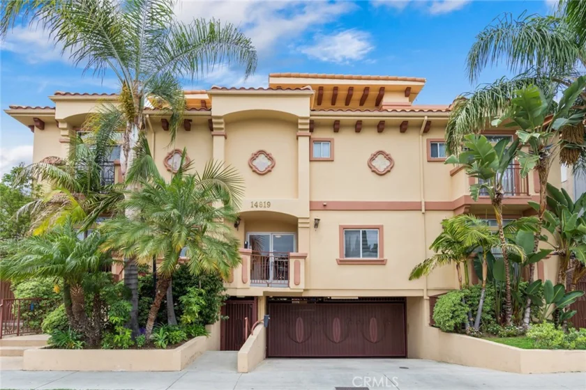 14819 Magnolia Boulevard #11 photo 1