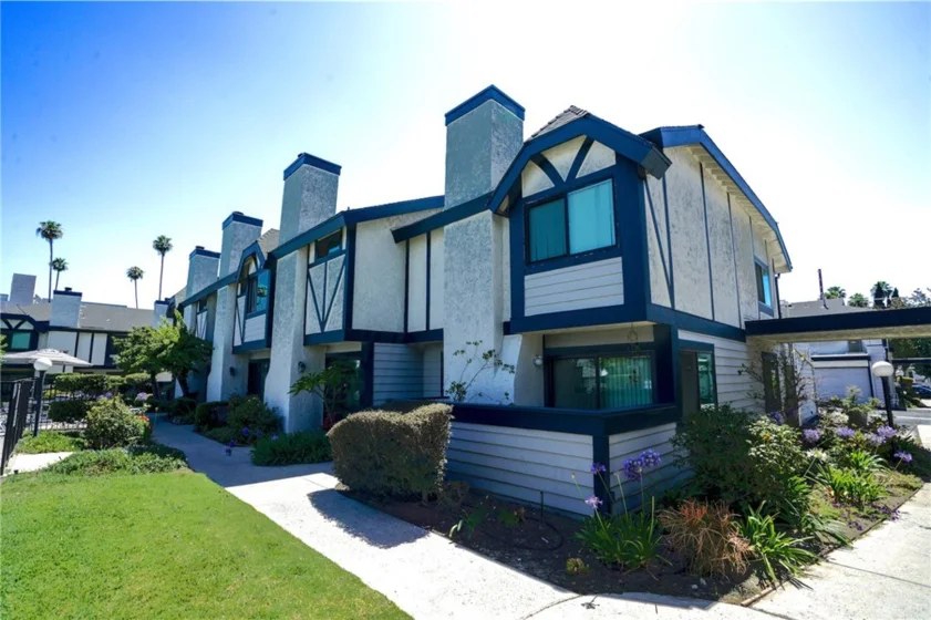 19231 Sherman Way #25 photo 2