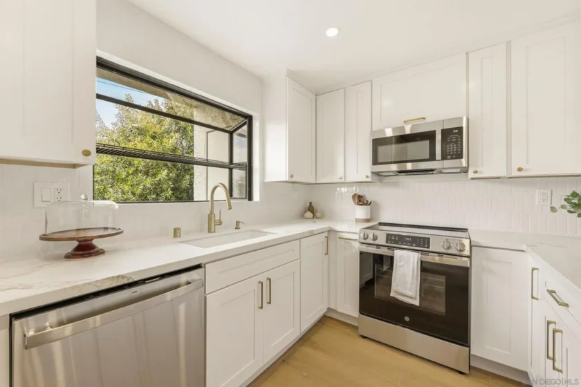 1263 Robinson #13 photo 33