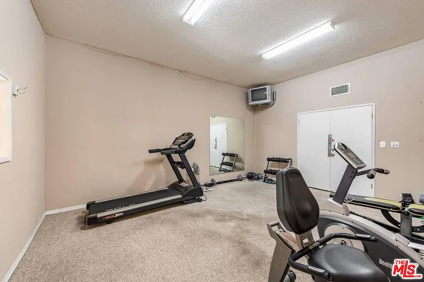 5139 Balboa Boulevard #203 photo 21