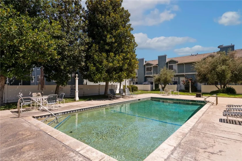 15106 Nordhoff photo 33