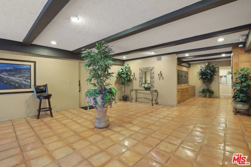 2700 Cahuenga Boulevard #2216 photo 35