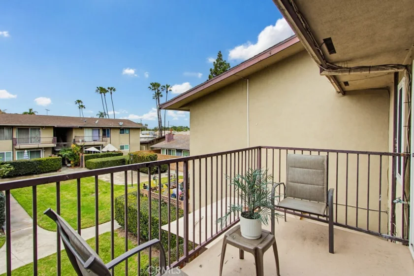 1860 W Glenoaks #L photo 15