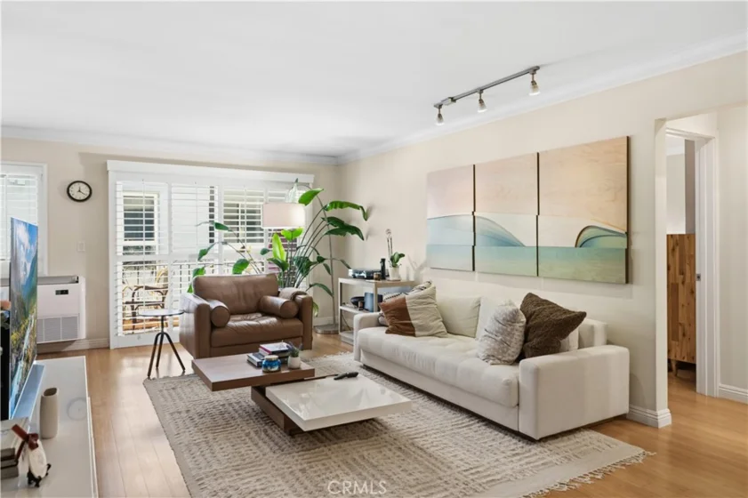 1154 S Barrington Avenue #213 photo 24
