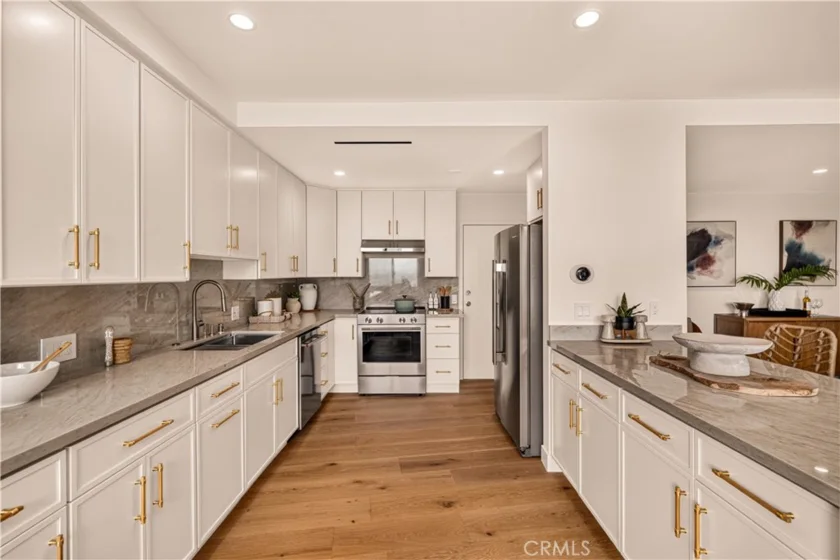 100 S Doheny Drive #1105 photo 38