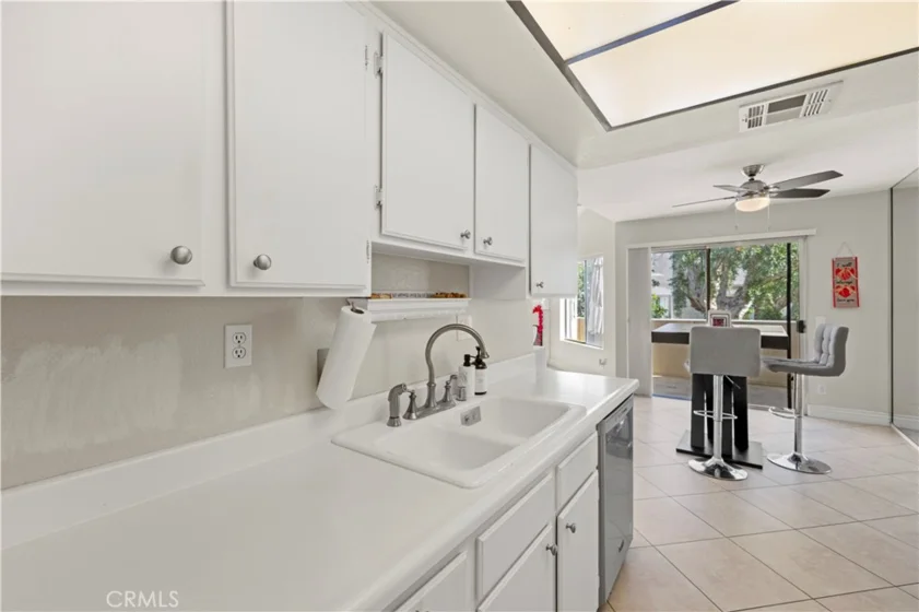 18408 Hatteras Street photo 7