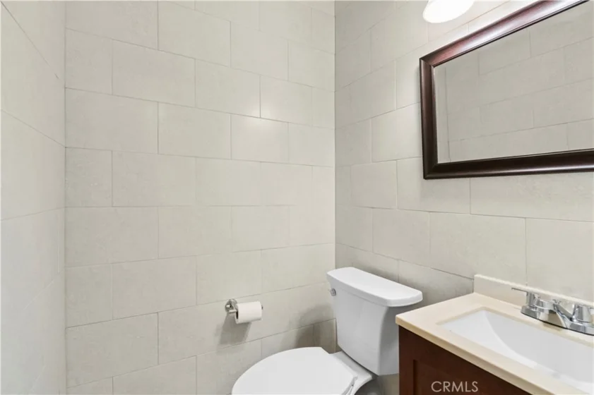 3165 College photo 12