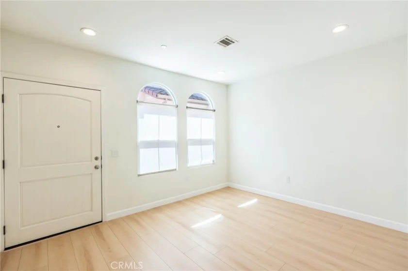 111 E Mclean Street #B photo 3