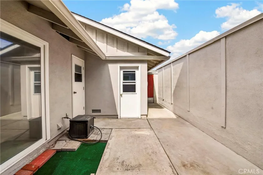 6638 Bridle Circle photo 4