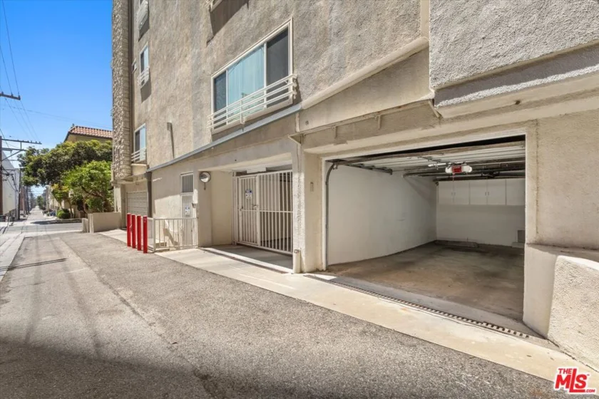 1160 Granville Avenue #108 photo 40