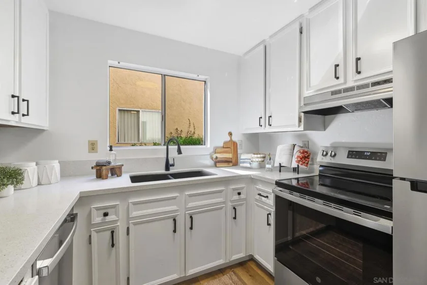 1051 Rock Springs #120 photo 22