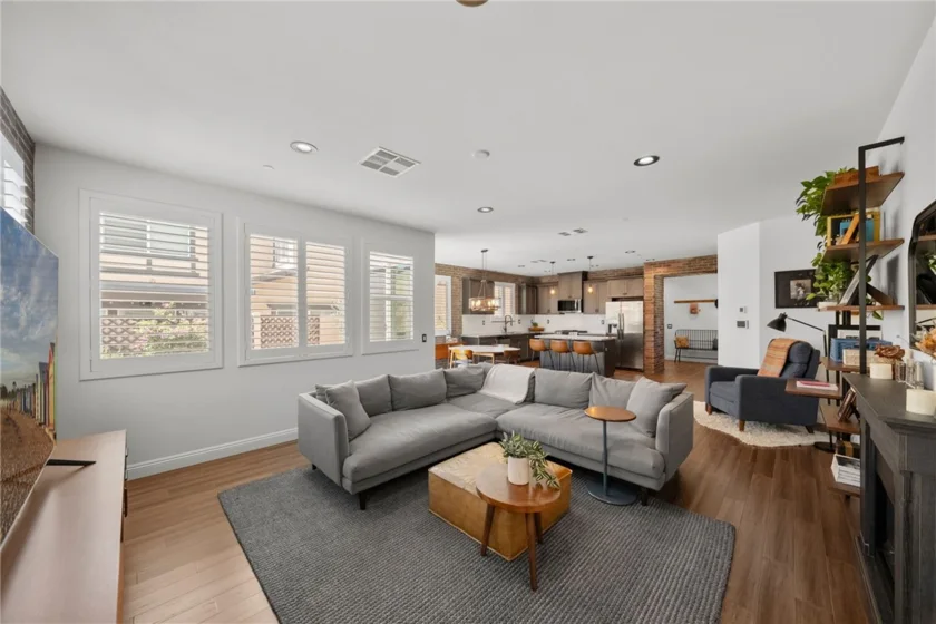 24237 Hazelnut Avenue photo 11