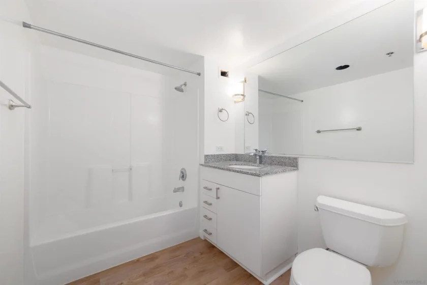 425 W Beech Street #722 photo 14