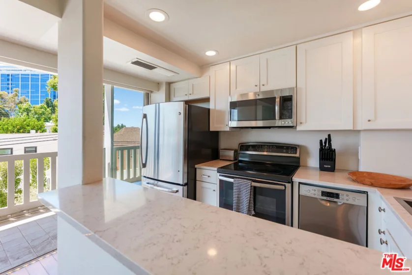 999 N Doheny Drive #211 photo 10