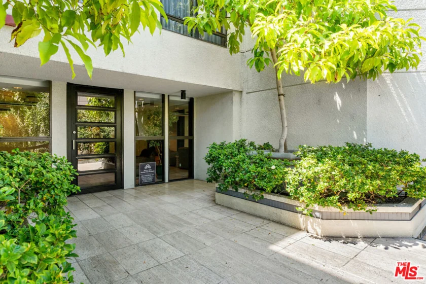 851 N Kings Road #102 photo 26